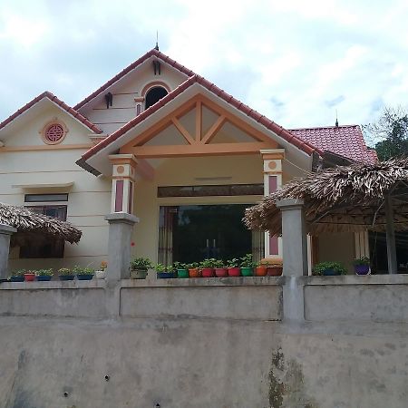 Thac Ba Family Homestay Ho To 외부 사진