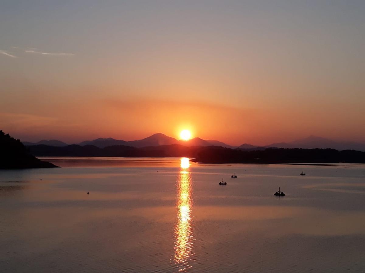 Thac Ba Family Homestay Ho To 외부 사진